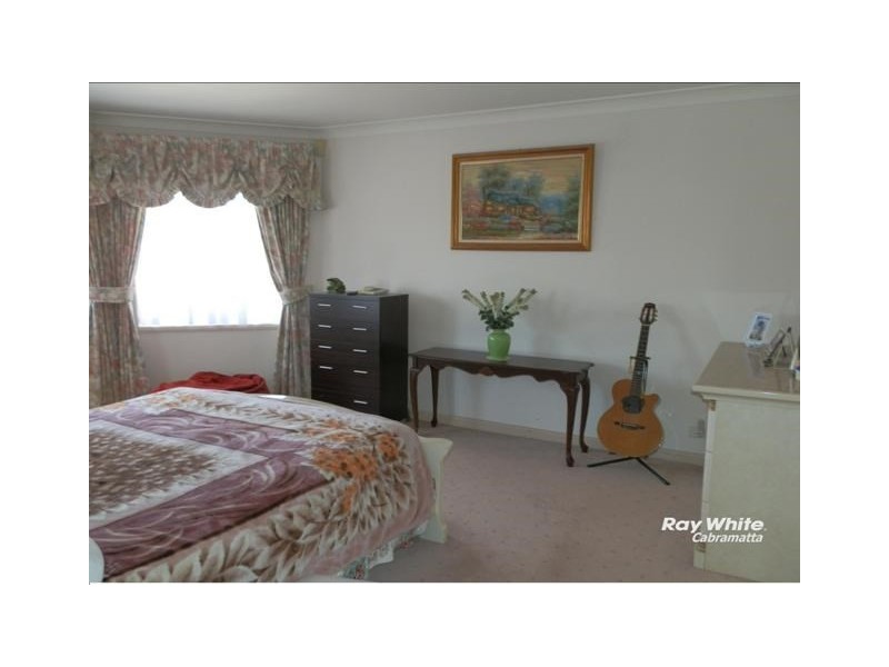 19 Ivanhoe Street, St Johns Park NSW 2176