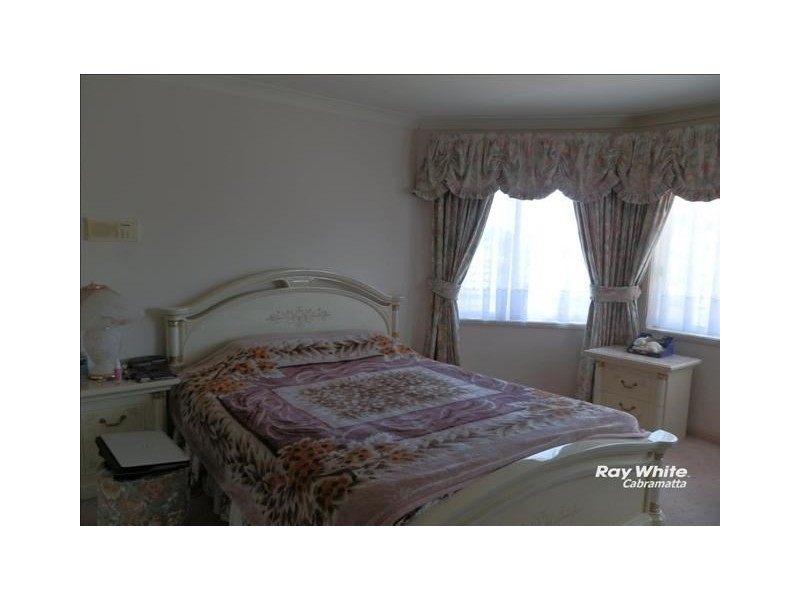 19 Ivanhoe Street, St Johns Park NSW 2176