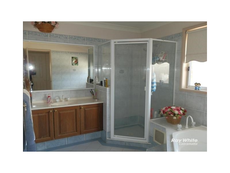 19 Ivanhoe Street, St Johns Park NSW 2176