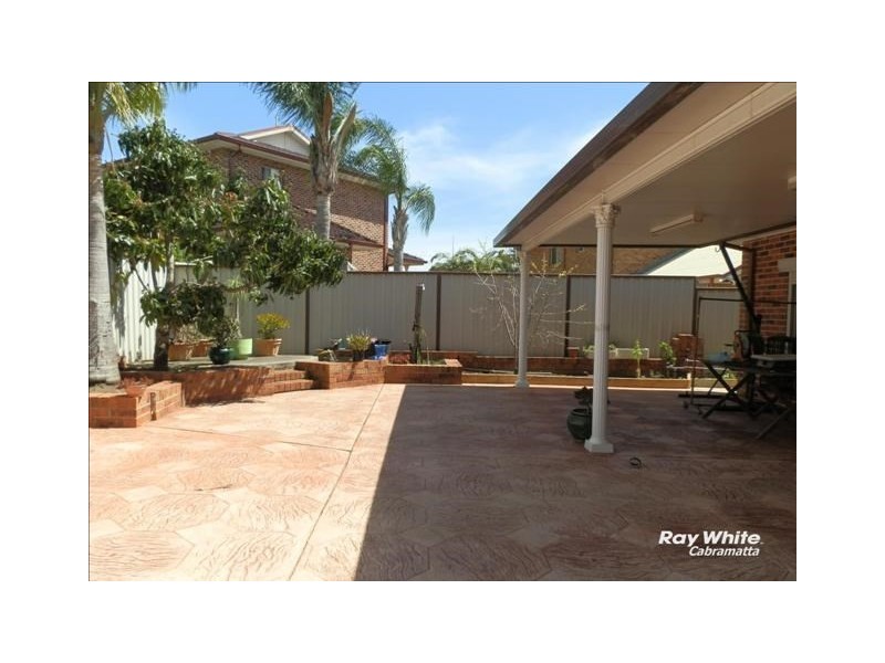 19 Ivanhoe Street, St Johns Park NSW 2176