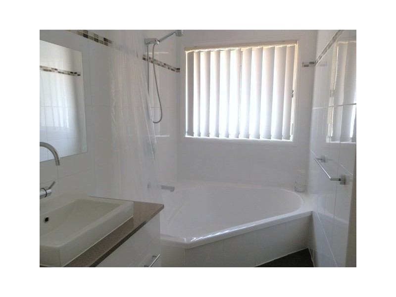 20 Kinchega Court, Wattle Grove NSW 2173