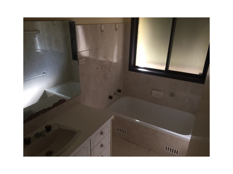 3 Dalton Place, Fairfield West NSW 2165