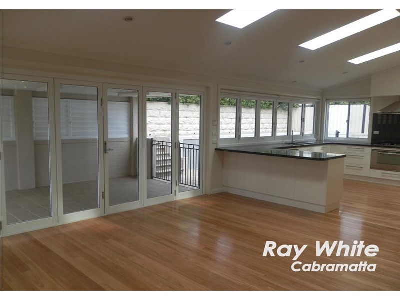 6 Rainham Circuit, West Hoxton NSW 2171