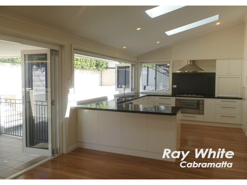 6 Rainham Circuit, West Hoxton NSW 2171