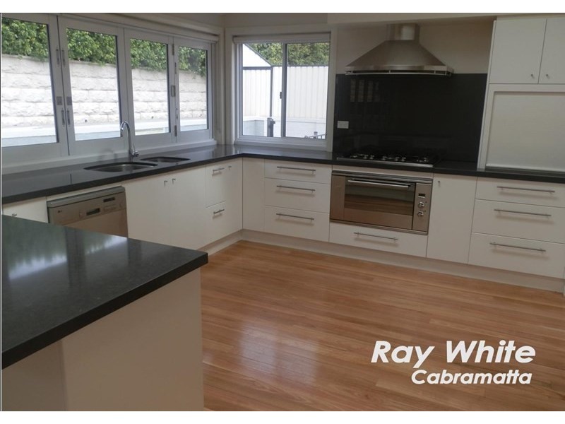 6 Rainham Circuit, West Hoxton NSW 2171