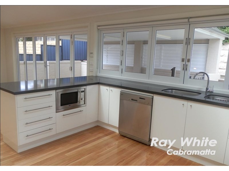 6 Rainham Circuit, West Hoxton NSW 2171