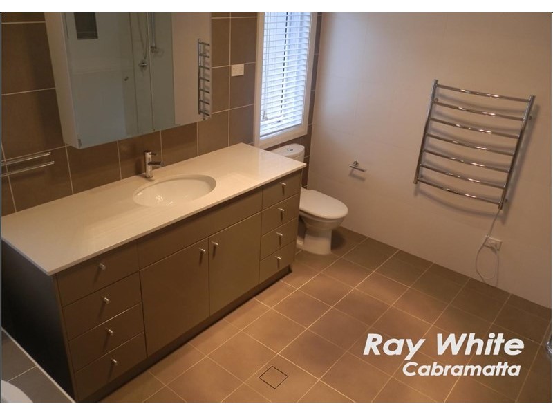 6 Rainham Circuit, West Hoxton NSW 2171