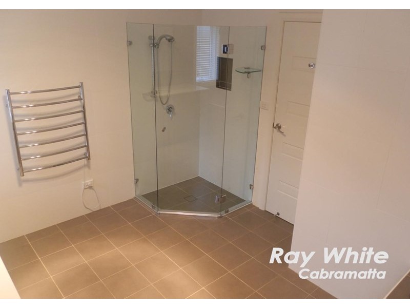 6 Rainham Circuit, West Hoxton NSW 2171