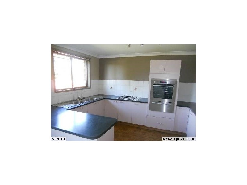 110 Swan Circuit, Green Valley NSW 2168