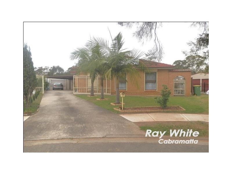 8 Carina Place, St Johns Park NSW 2176