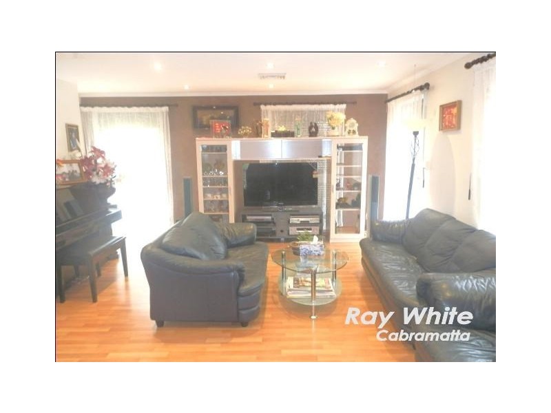 8 Carina Place, St Johns Park NSW 2176