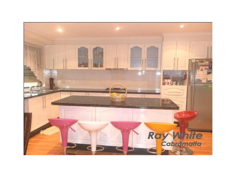 8 Carina Place, St Johns Park NSW 2176