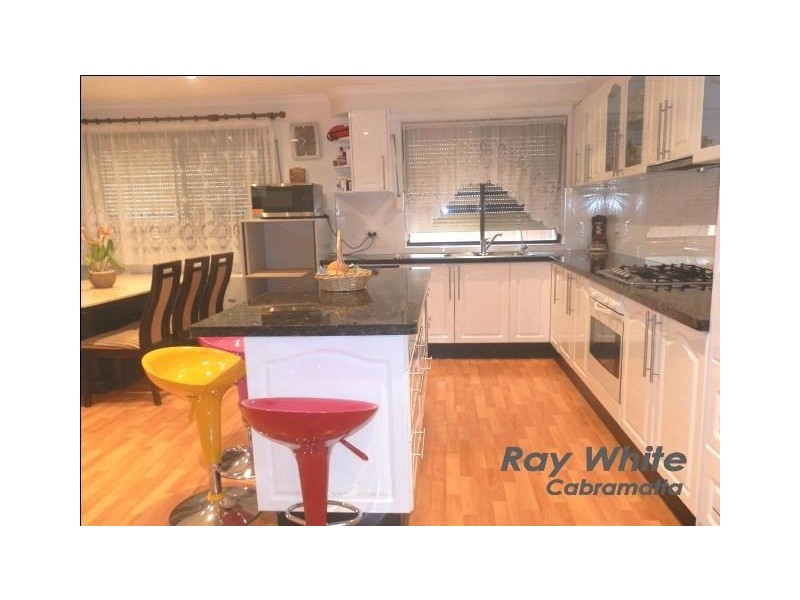 8 Carina Place, St Johns Park NSW 2176