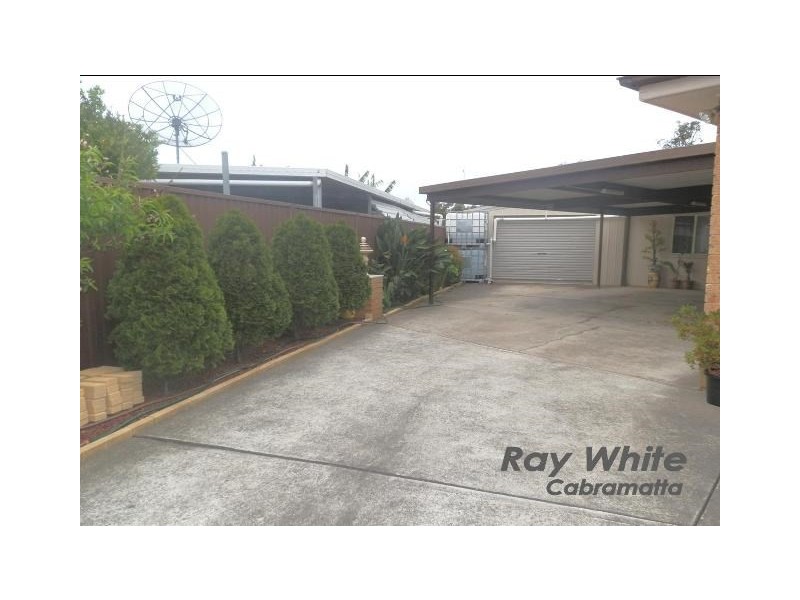 8 Carina Place, St Johns Park NSW 2176