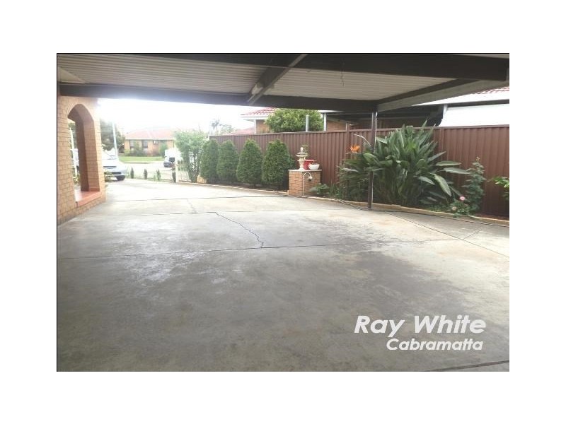 8 Carina Place, St Johns Park NSW 2176