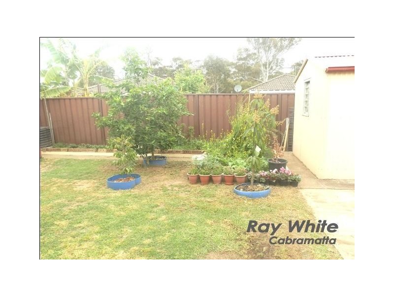 8 Carina Place, St Johns Park NSW 2176