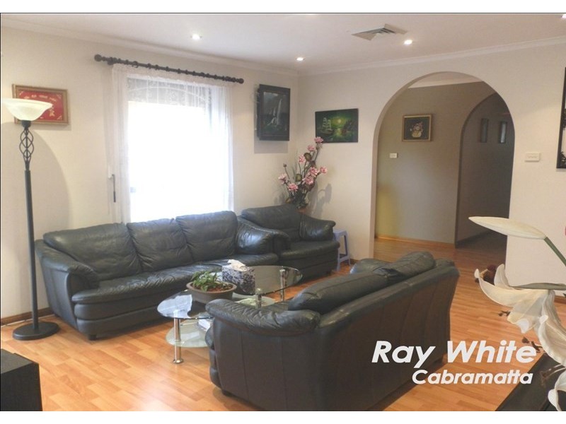 8 Carina Place, St Johns Park NSW 2176