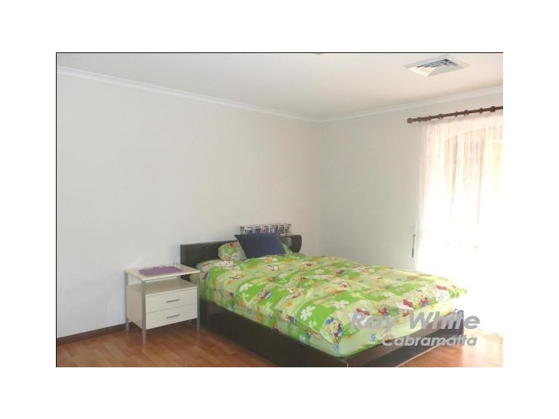 8 Carina Place, St Johns Park NSW 2176