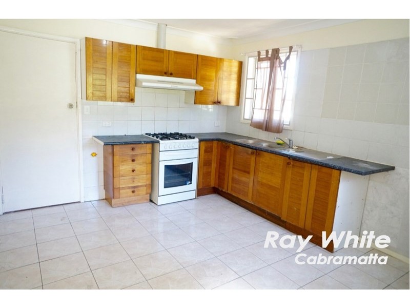 2 Chelsea Drive, Canley Heights NSW 2166