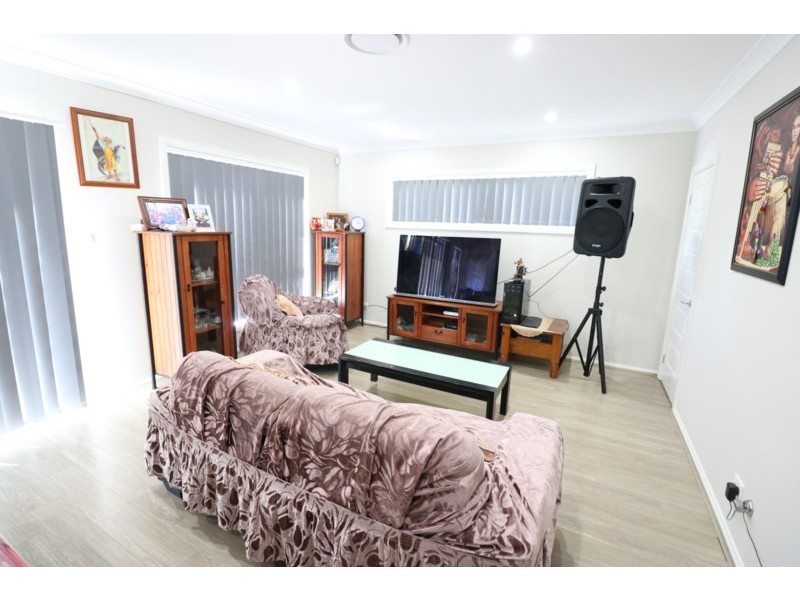 27 Chelsea Drive, Canley Heights NSW 2166