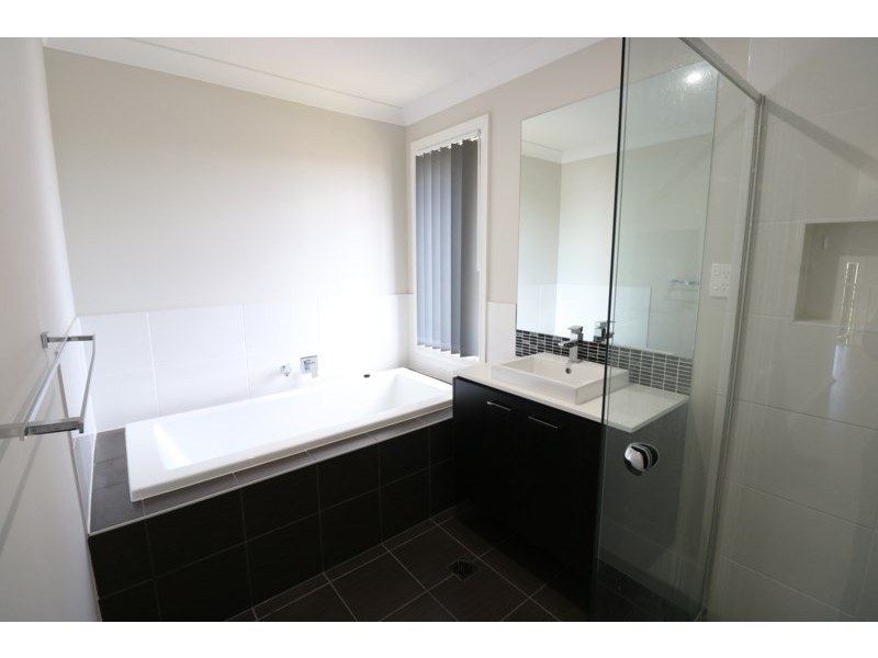 27 Chelsea Drive, Canley Heights NSW 2166