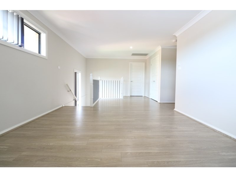 27 Chelsea Drive, Canley Heights NSW 2166