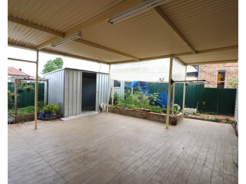 5 Parker Street, Fairfield NSW 2165