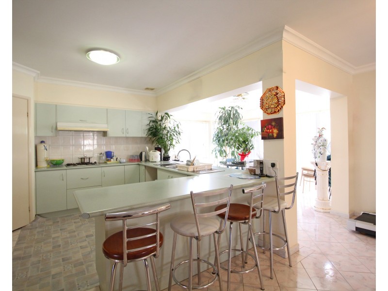 4 Curtale Court, Green Valley NSW 2168