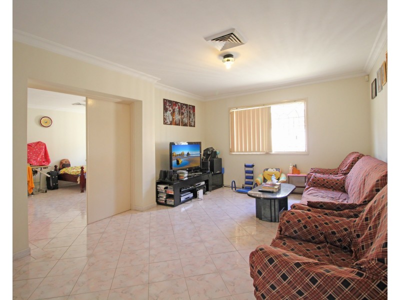 4 Curtale Court, Green Valley NSW 2168