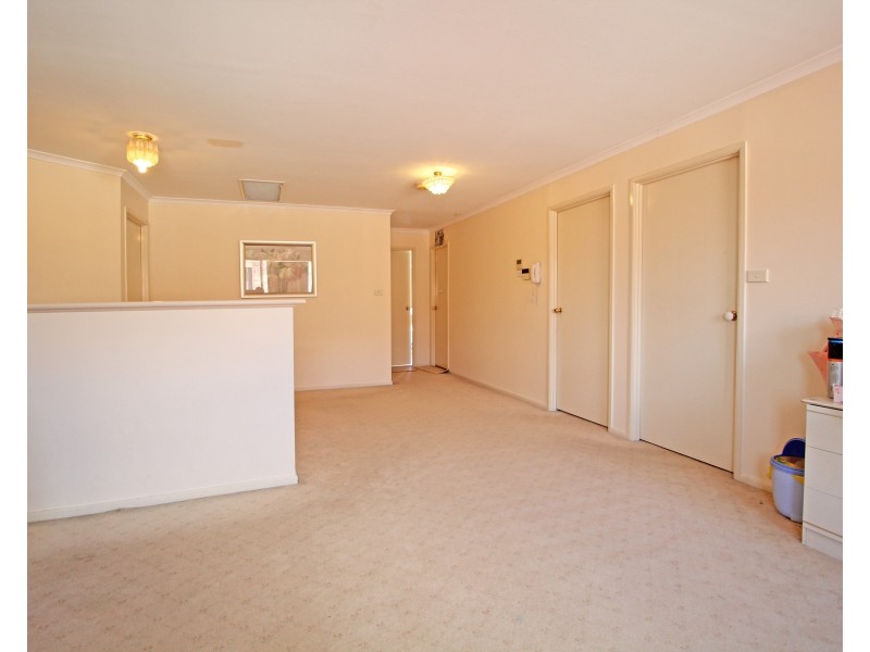 4 Curtale Court, Green Valley NSW 2168