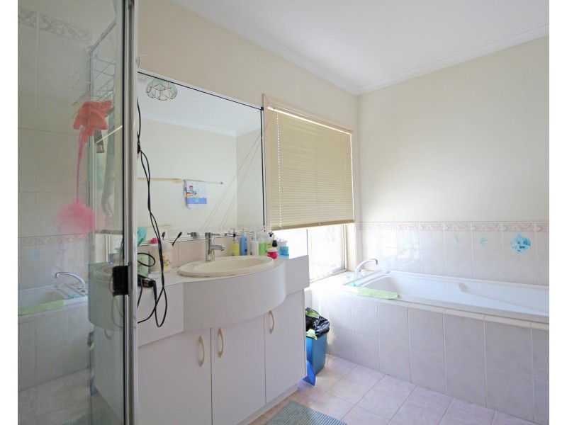 4 Curtale Court, Green Valley NSW 2168