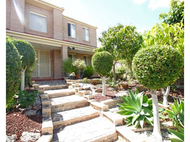 4 Curtale Court, Green Valley NSW 2168