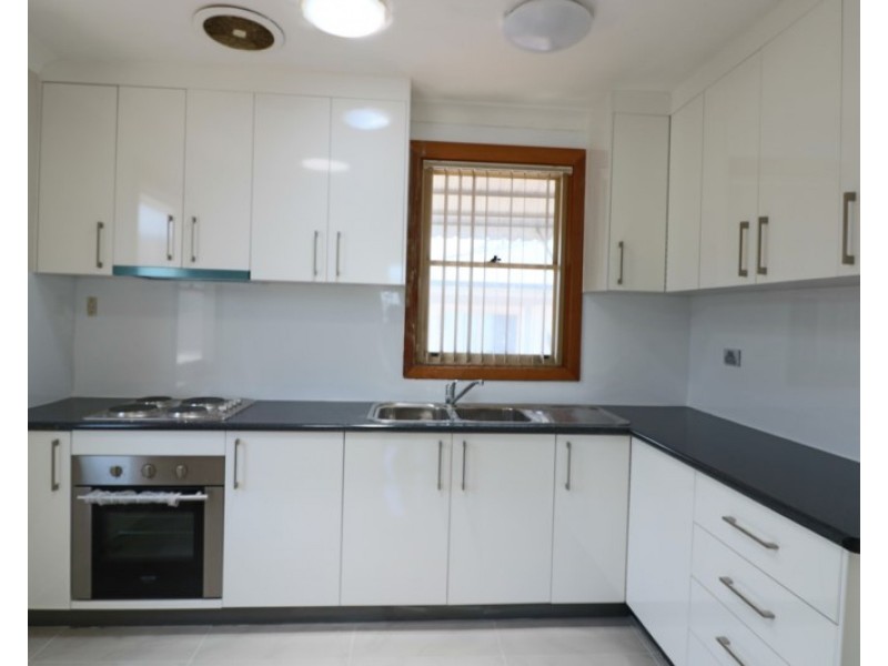 18 Van Dieman Crescent, Fairfield NSW 2165