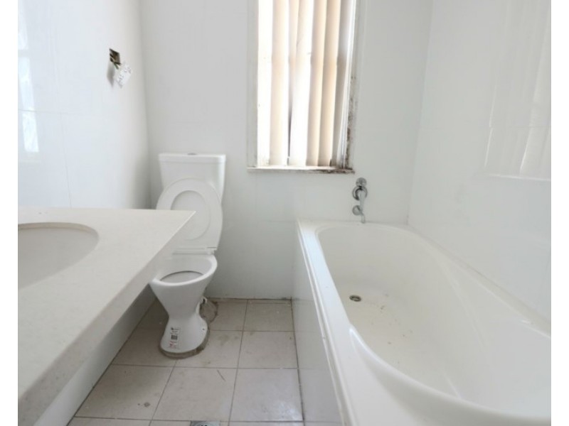 18 Van Dieman Crescent, Fairfield NSW 2165