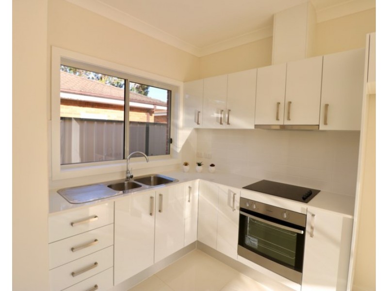 21A Glenroy Street, St Johns Park NSW 2176
