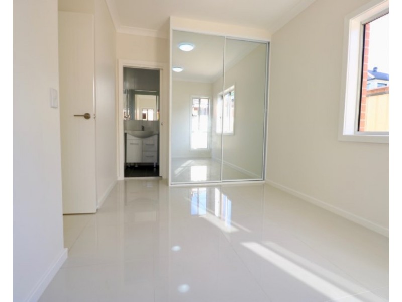 21A Glenroy Street, St Johns Park NSW 2176
