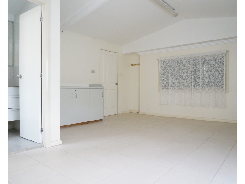 8A Carina Place, St Johns Park NSW 2176