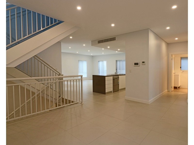 14 Wattle Road, Casula NSW 2170