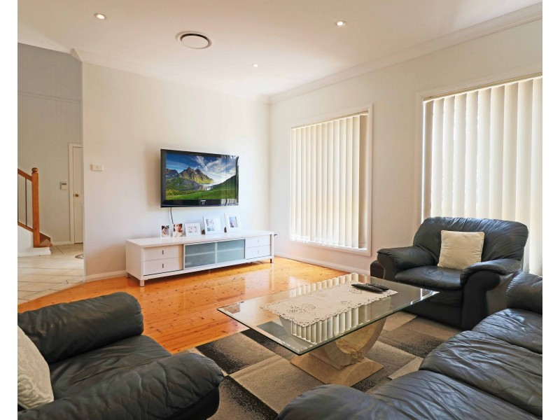104 Carmichael Street, West Hoxton NSW 2171
