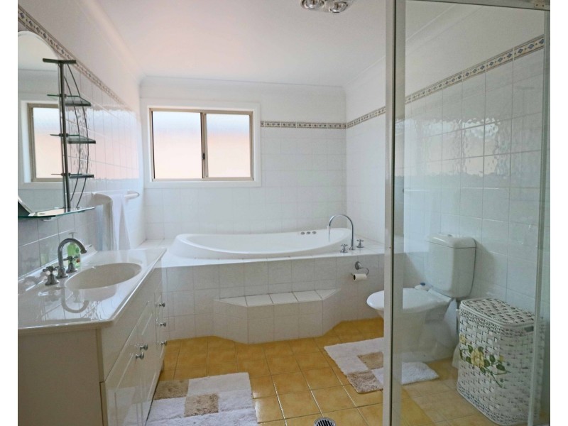104 Carmichael Street, West Hoxton NSW 2171