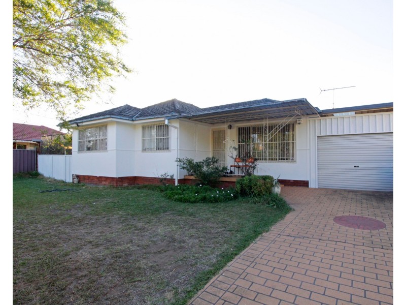 35 Chelsea Drive, Canley Heights NSW 2166