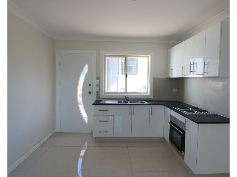 18 Van Dieman Crescent, Fairfield NSW 2165