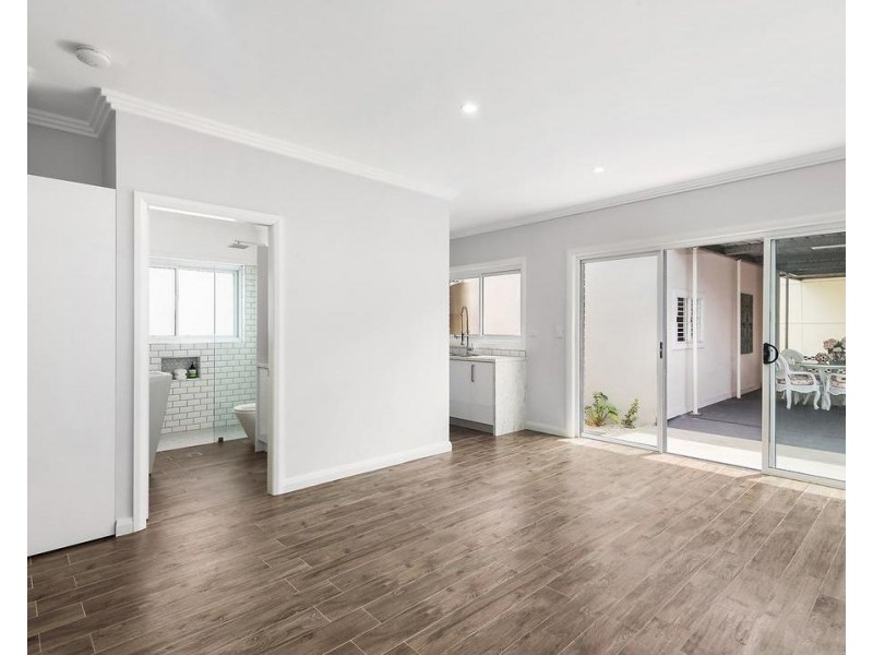 52 Endeavour Road, Georges Hall NSW 2198