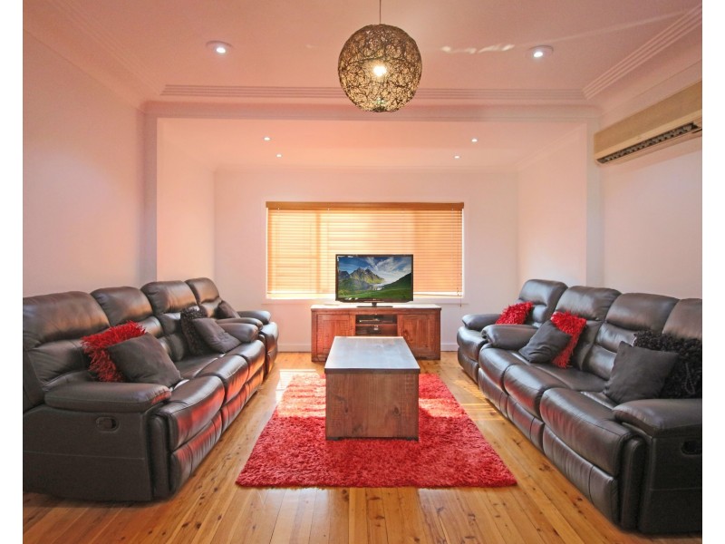 52 Endeavour Road, Georges Hall NSW 2198