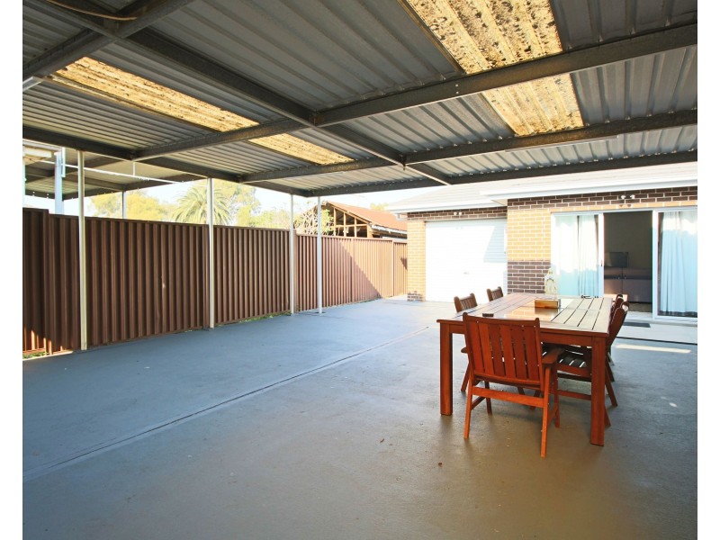 52 Endeavour Road, Georges Hall NSW 2198