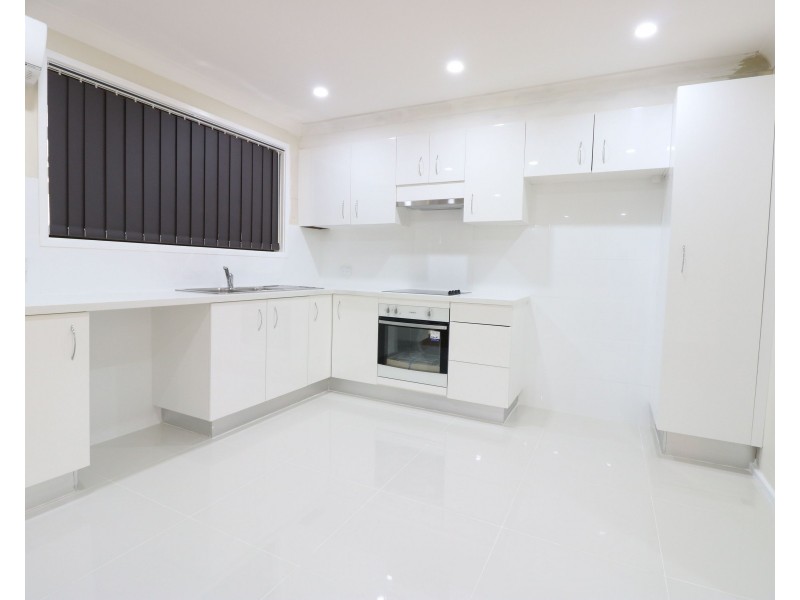 8 Thackeray Close, Wetherill Park NSW 2164