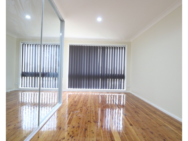 8 Thackeray Close, Wetherill Park NSW 2164