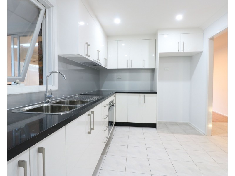 35 Melbourne Road, St Johns Park NSW 2176