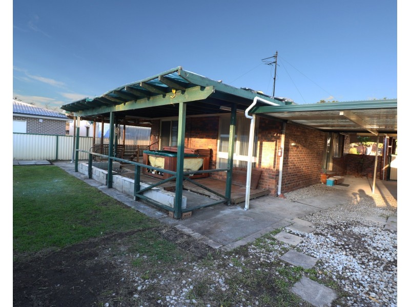 35 Melbourne Road, St Johns Park NSW 2176