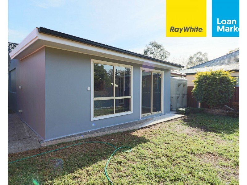 2 Batman Place, St Johns Park NSW 2176
